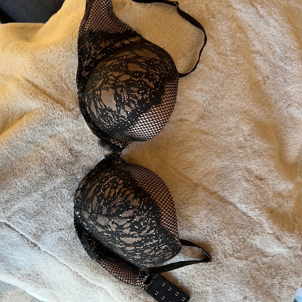 Victoria’s Secret Black lacy padded Bra New!